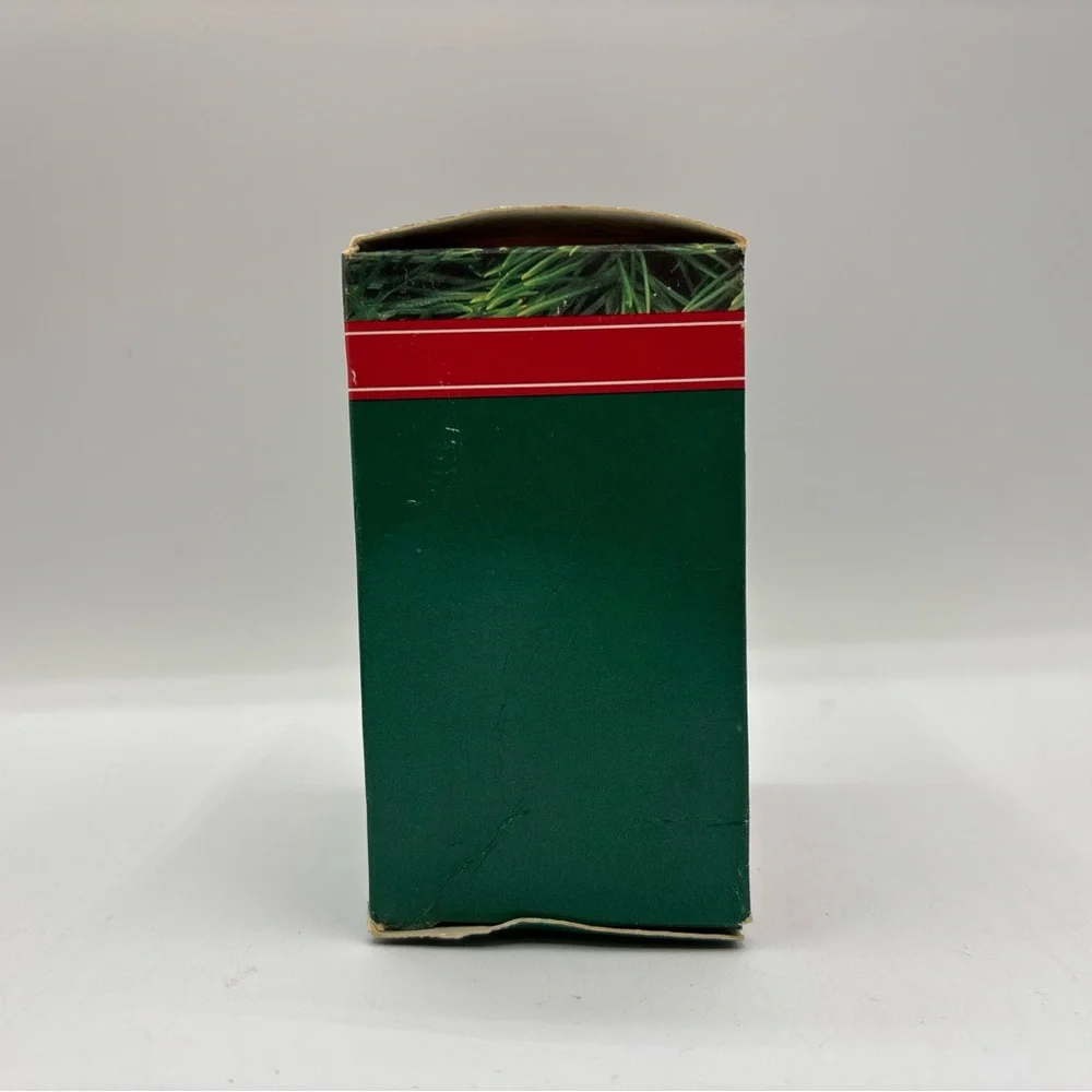 Hallmark‎ Keepsake Ornament Dated 1990 Donder’s Diner Handcrafted
